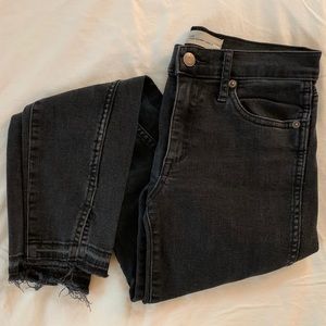 Gap Black True Skinny Ankle Jeans (Raw Hem)